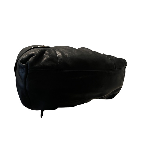 ♥️👜B Makowsky Black 100%Leather Chrome Shoulder Bag♥️👜 - Picture 8 of 13